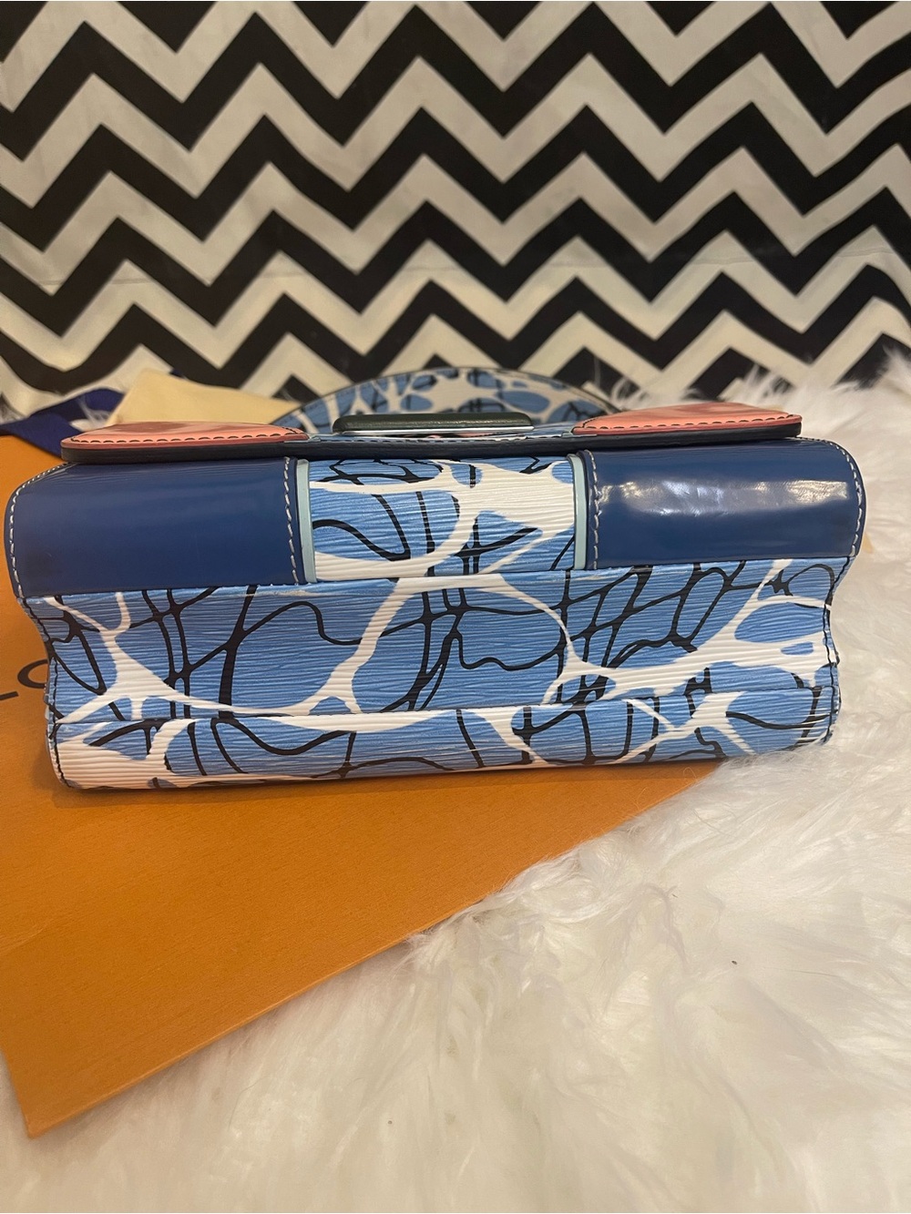 VGUC Louis Vuitton Limited Edition Aqua Epi Twist MM Bag 2016 Cruise Runway SHW - Picture 6 of 16